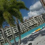 Apartamento En Baia Kirstal Cartagena Con Vista Hacia La Playa Artificial