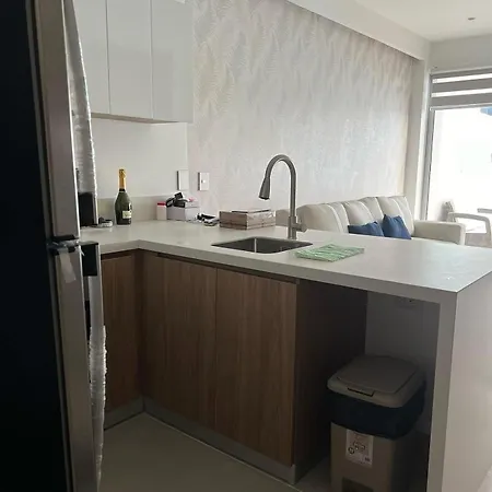 Apartment En Baia Kirstal Con Vista Hacia La Playa Artificial Cartagena