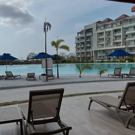 Apartment En Baia Kirstal Con Vista Hacia La Playa Artificial *