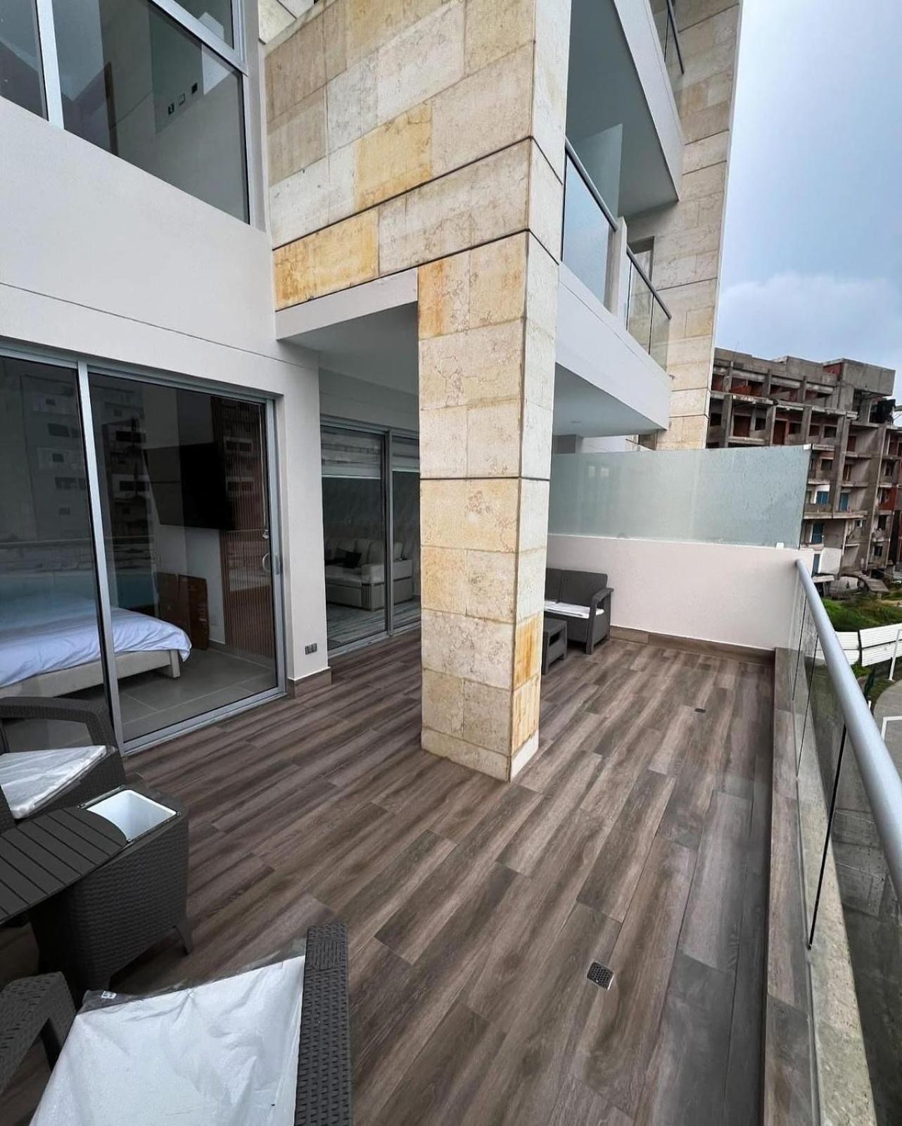 Apartamento En Baia Kirstal Con Vista Hacia La Playa Artificial Cartagena