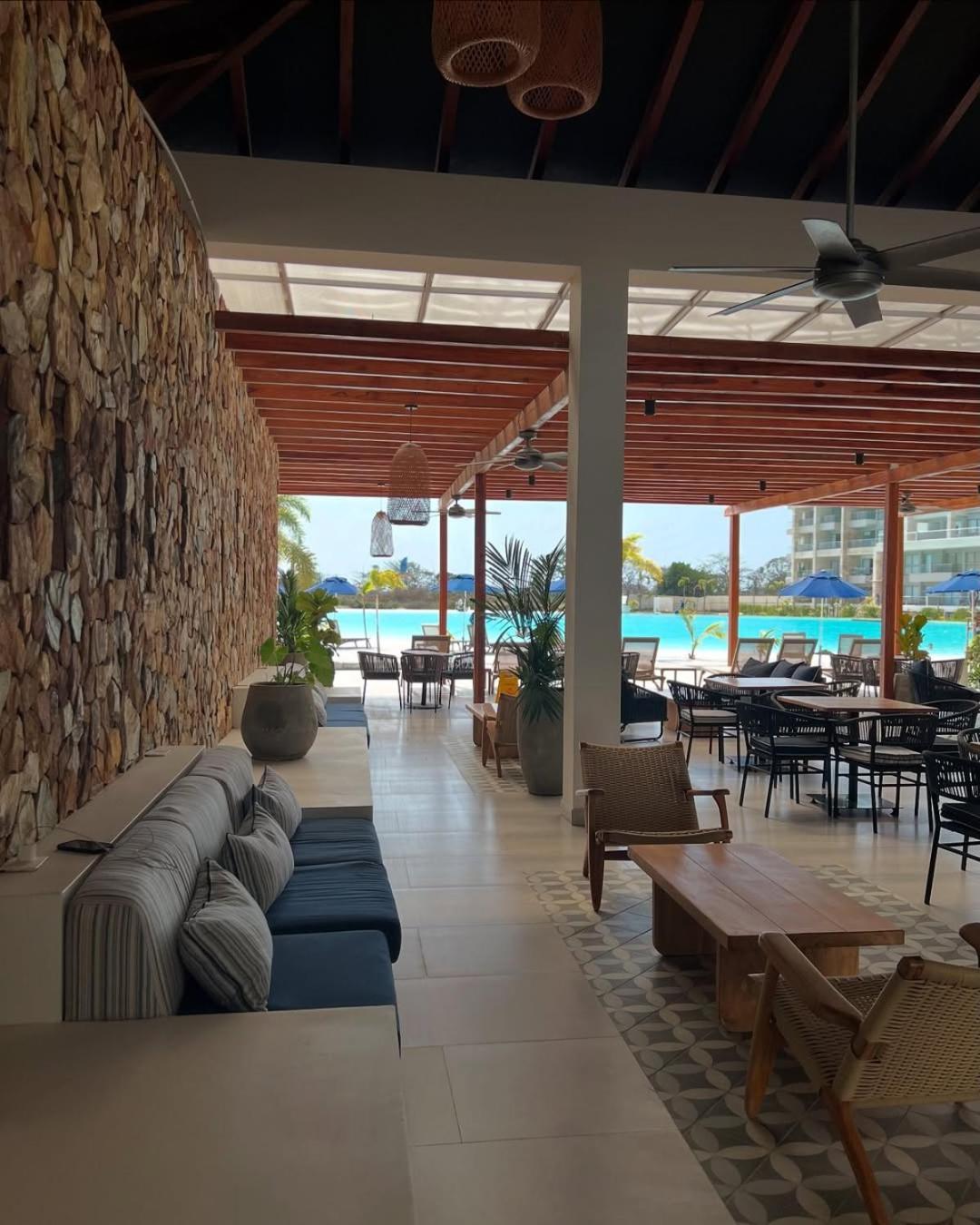 En Baia Kirstal Con Vista Hacia La Playa Artificial Apartamento
