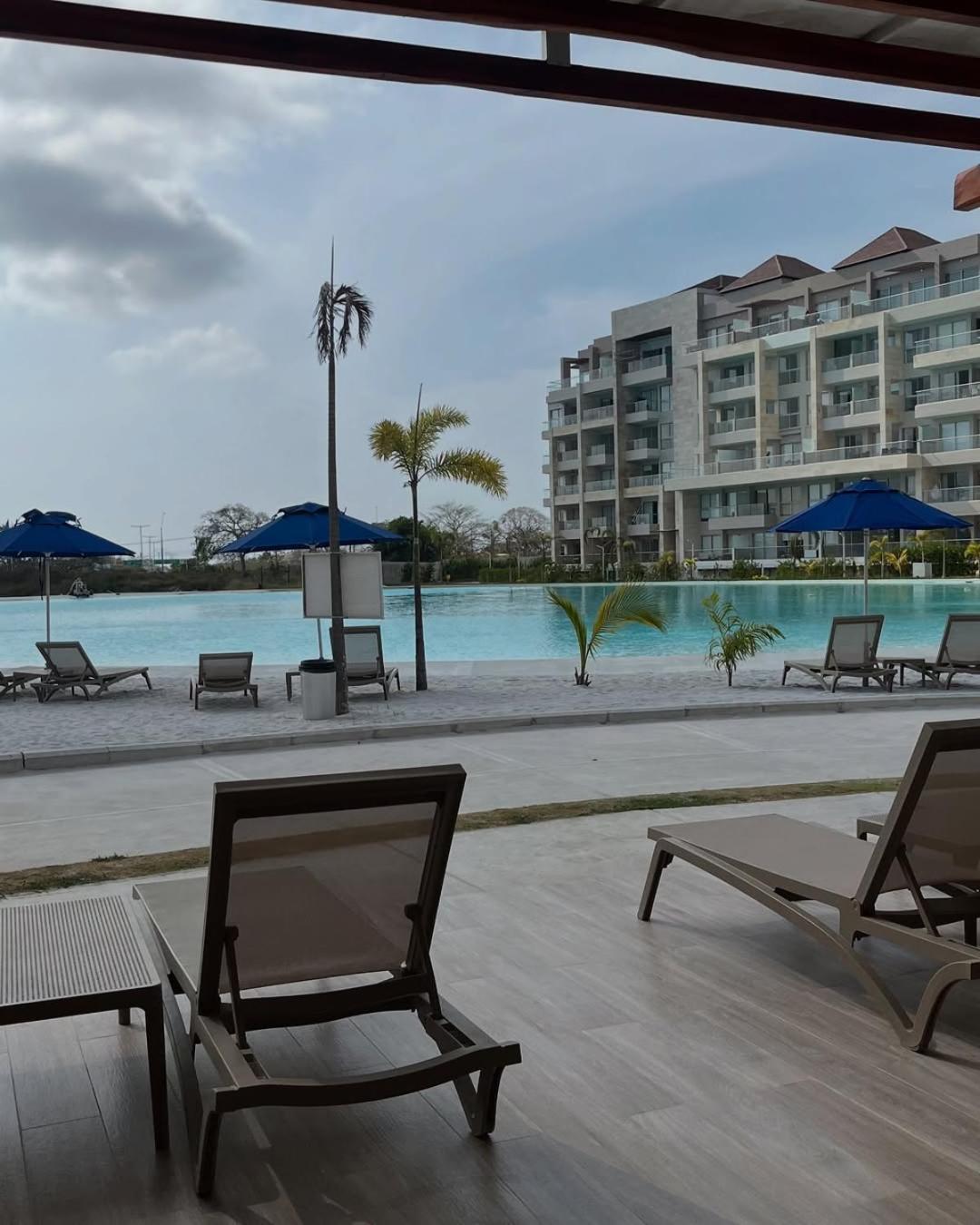 Apartamento En Baia Kirstal Con Vista Hacia La Playa Artificial *