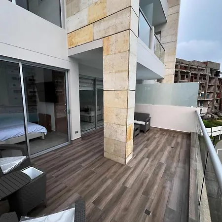 Apartamento En Baia Kirstal Con Vista Hacia La Playa Artificial Cartagena