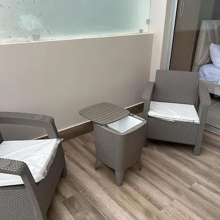 Apartamento En Baia Kirstal Con Vista Hacia La Playa Artificial