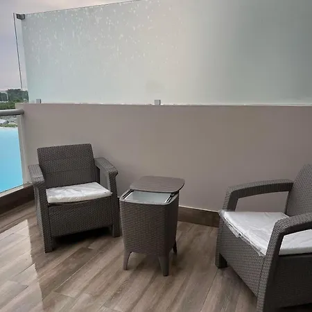 Apartamento En Baia Kirstal Con Vista Hacia La Playa Artificial *