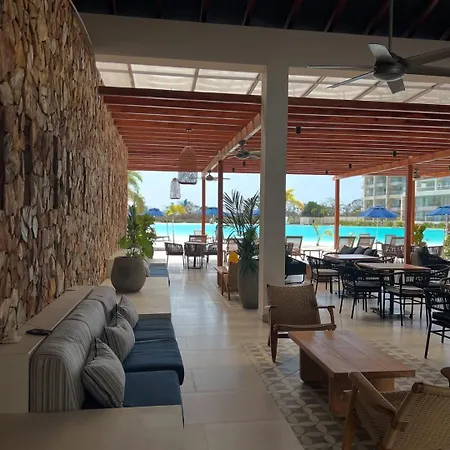 En Baia Kirstal Con Vista Hacia La Playa Artificial Apartamento