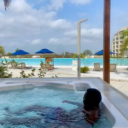 Apartamento En Baia Kirstal Con Vista Hacia La Playa Artificial Cartagena