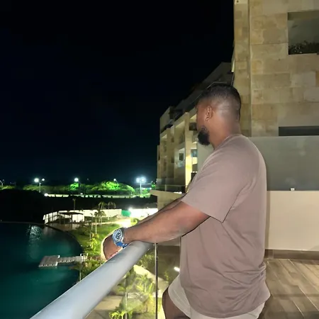 Apartamento En Baia Kirstal Con Vista Hacia La Playa Artificial